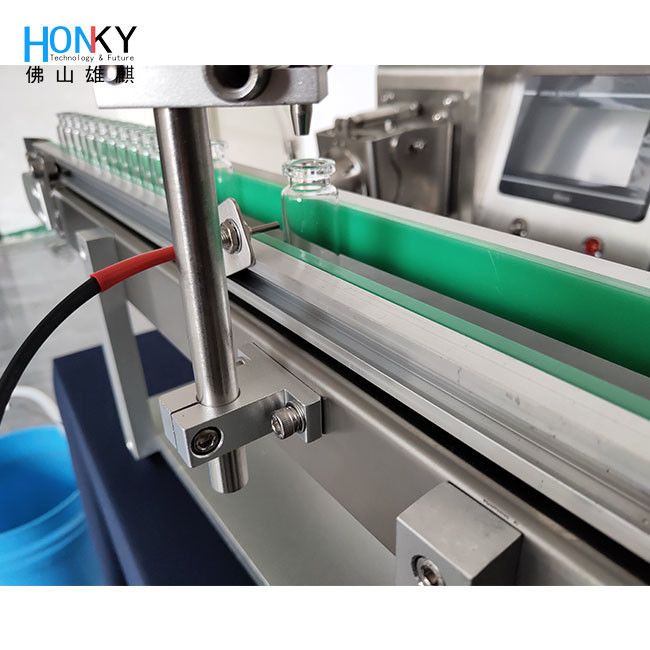 Kozmetik Küçük Parti Ambalajı İçin Konveyörlü Masaüstü Tipi Küçük Parti Üretimi Sıvı Krem Dolum Makinesi